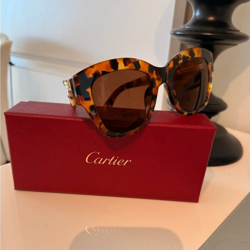 Cartier Brown Tortoise Sunglasses
Never worn Brand new - Picture 3 of 4